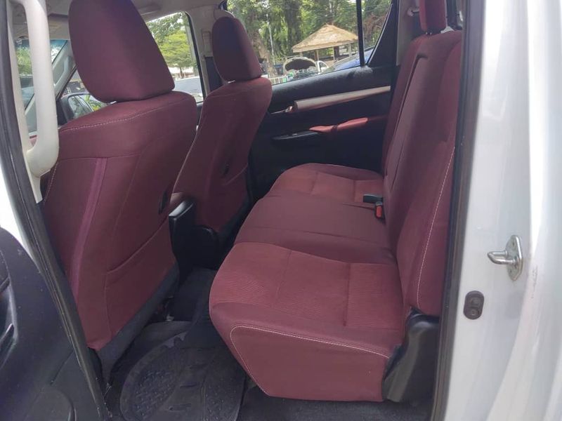 Thumbnail 4 of 2019 Toyota Hilux LE